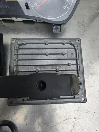 Original Ford Fiesta MK5 Motorsteuergerät Satz 6S6112A650GD - Bild 4