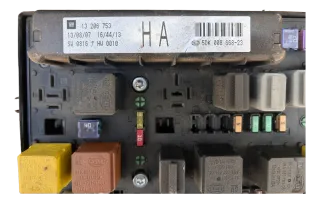 OPEL ASTRA H 2004-2010 Sicherungskasten 13206753 - Bild 2