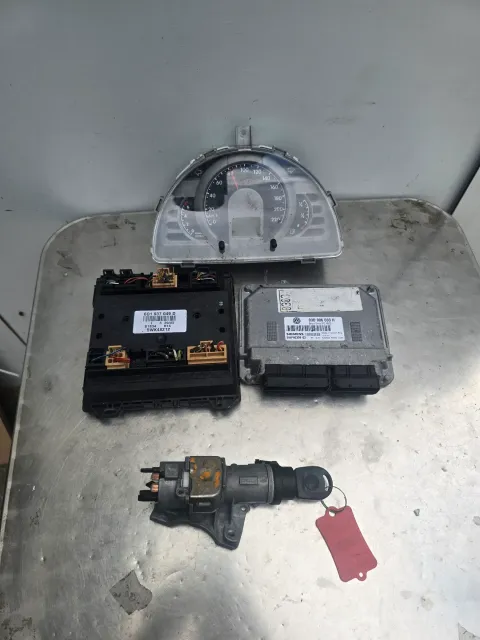 Background image for VW  Fox  Motorsteuergerät 03D906033H  Set