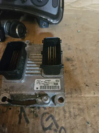 Opel Corsa C 1.0 Motorsteuergerät Steuergerät 24443795 0261207421 Komplett - Bild 4