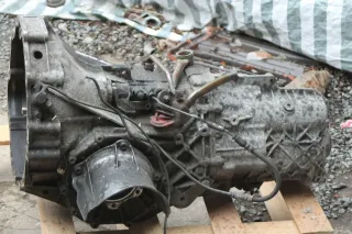 Getriebe Schaltgetriebe Audi A4 2.5 TDI 0A2300040F Bj´03 - Bild 2