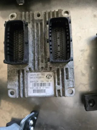 Motorsteuergerät Wegfahrsperre Fiat Grande Punto 1.4MPI 6160109908 - Bild 3