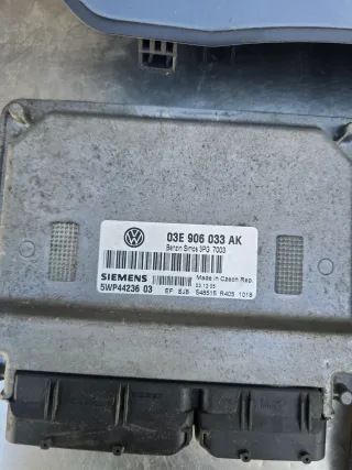 VW Polo 9N2 - Motorsteuergerät  Set 03E906033AK - Bild 4