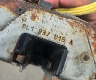 AUDI A3 (8L) Stellelement Zentralverriegelung links vorne  8L1837015A - Bild 2