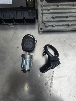 Motorsteuergerät Satz Ford Fiesta MK5 V  4S6112A650KC Siemens 9ANC - Bild 2