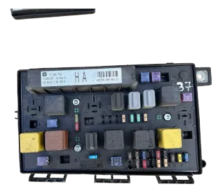 OPEL ASTRA H 2004-2010 Sicherungskasten 13206753 - Bild 1