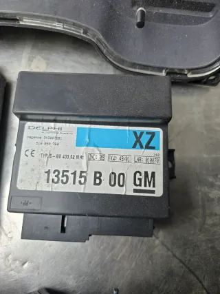 Opel Astra G  2,2 Z22SE Motorsteuergerät Satz 09391283 - Bild 2