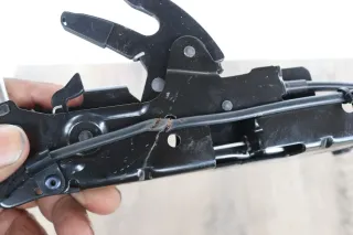 Peugeot 207CC Verriegelung Dach Schloß hinten rechts   9680079480C - Bild 2