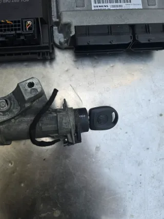 Motorsteuergerät Satz 03E906033 VW Polo 9N - Bild 2