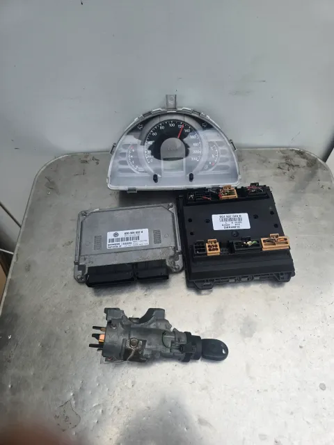 Background image for VW  Fox  Motorsteuergerät 03D906033H Satz