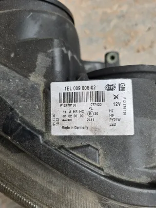 Frontscheinwerfer Saab 93 9-3 1EL009606-06 Rechts Scheinwerfer mit einem defekten Halterung - Bild 5
