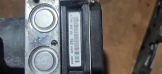 Renault Twingo II / Wind N orig. BOSCH ABS-Block 0265951128 8201128486 - Bild 3