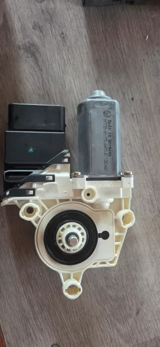 VW Golf V Fensterhebermotor hinten rechts  1K0959704C - Bild 4