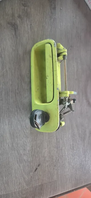 Keckklappengriff mit Schlisszylinder und Schlüssel 6N0827565A VW Lupo  Polo - Bild 1