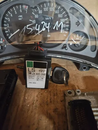 Opel Corsa C 1.0 Motorsteuergerät Steuergerät 24443795 0261207421 Komplett - Bild 2