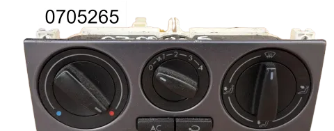 Background image for VW Golf IV Klimabedienteil Heizung Klima 1J0820045F