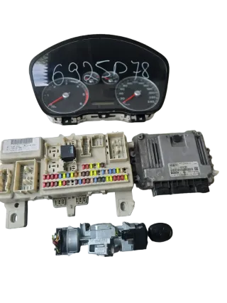 Ford Focus MK2 MotorSteuergerät Set 1.6TDCI 80kw 7M5112A650UA - Bild 1