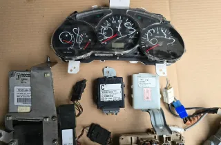 Subaru Forester  Benzin Motorsteuergerät  Set 22611AK671 - Bild 2