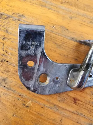 Audi 80 Cabrio Fangbolzen Türschloss Rechts Beifahrerseite 8G0837282 - Bild 2