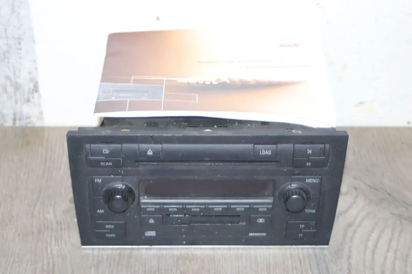 Radio CD & Kassette (ohne Code) 8E0035195C Audi A4 8E B6 Original - Bild 1