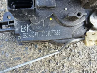 Opel Tigra B - Türschloss Tür Schloss vorne rechts 93162844 - Bild 3