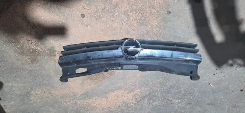 Background image for Kühlergrill OPEL ASTRA H BERLINA 28726