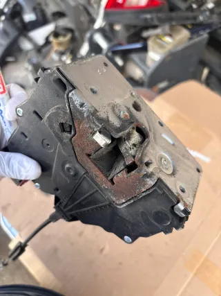 Opel Corsa D Türschloss Zentralverriegelung VORNE RECHTS 13258274 - Bild 4