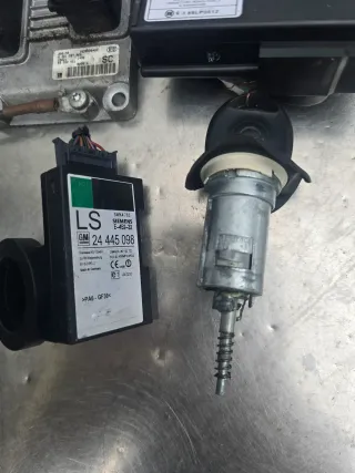 OPEL CORSA C Set Wegfahrspere  Motorsteuergerät SATZ 0261207960 - Bild 2
