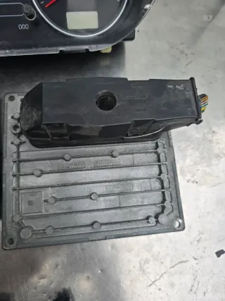 Ford Fiesta V MK5 Motorsteuergerät Satz 4S6112A650JC - Bild 4