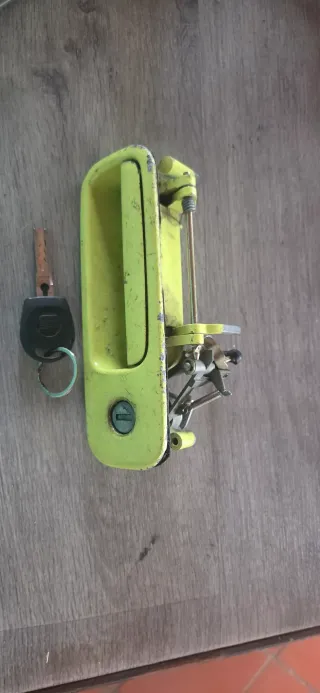 Keckklappengriff mit Schlisszylinder und Schlüssel 6N0827565A VW Lupo  Polo - Bild 2