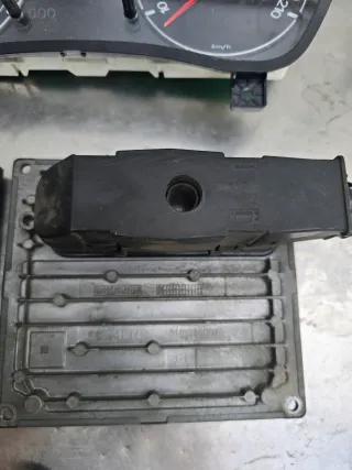 Original Ford Fiesta MK5  Motorsteuergerät Set 6S6112A650NC - Bild 4