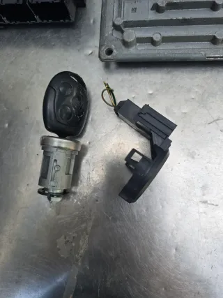 Original Ford Fiesta MK5  Motorsteuergerät Satz 6S6112A650NC - Bild 2