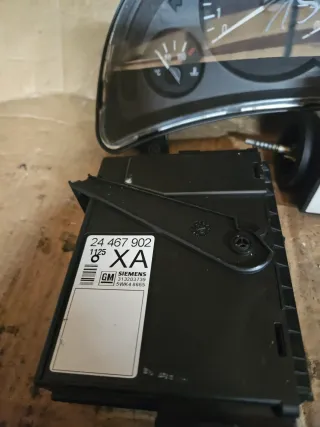 Opel Corsa C 1.0 Motorsteuergerät Steuergerät 24443795 0261207421 Komplett - Bild 3