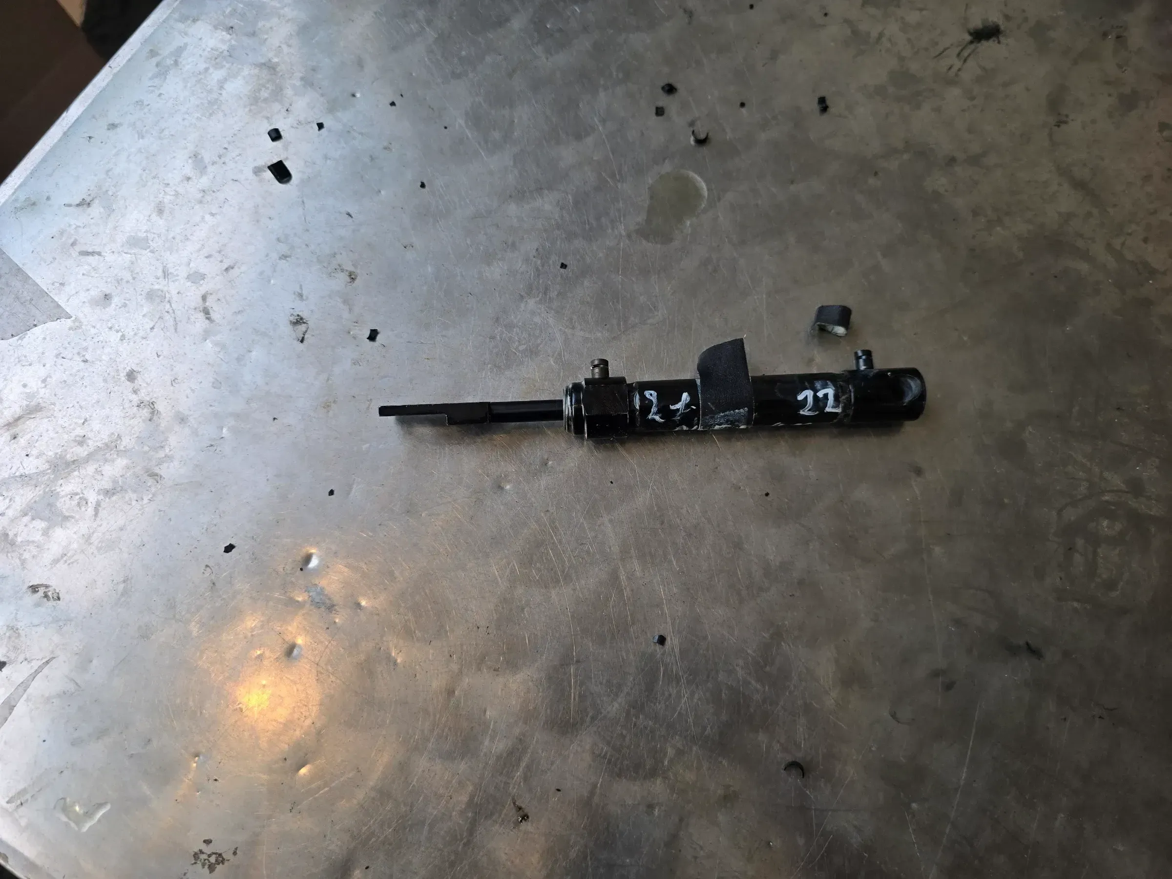 Hydraulikzylinder Heckklappendämpfer leitung 21-22 Renault Megane Cabrio 1 Phase 2 - Bild 1