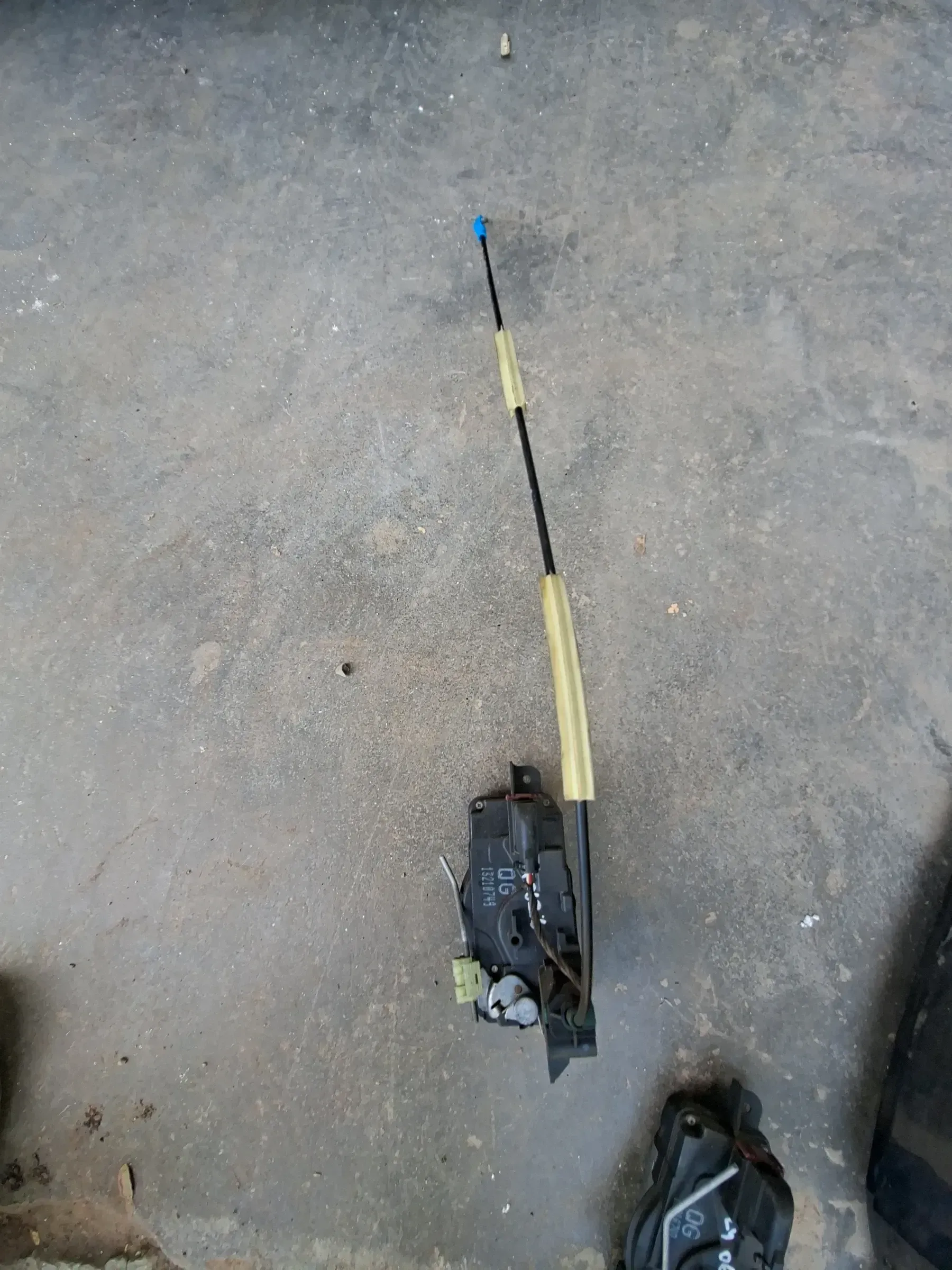 ORIGINAL Türschloss vorne rechts OPEL ASTRA H Estate (A04)  2007 - Bild 1