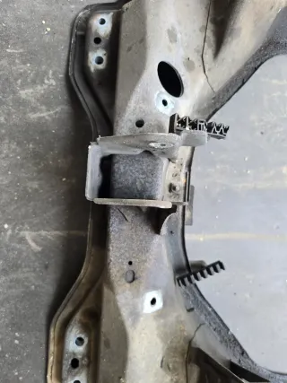 Achse Vorderachse vorne Motorhalter Motorträger Achsträger Renault Twingo mit ABS halter - Bild 3